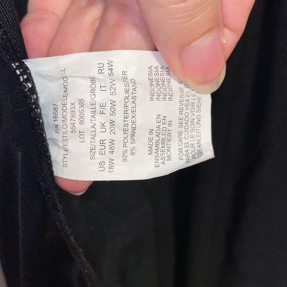 Coco Reef Contours Solitaire Printed One-Piece Swimsuit - Black 8/32C - Picture 3 of 9